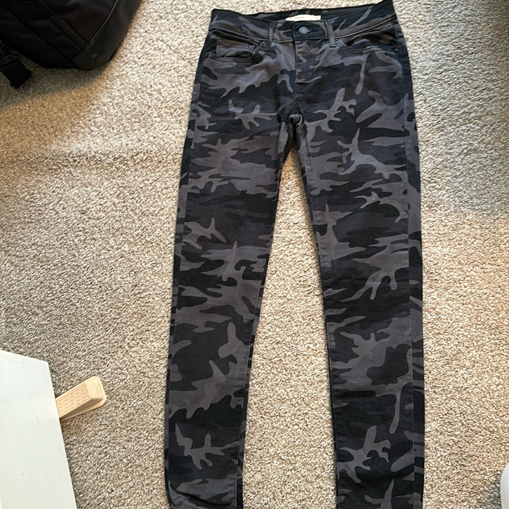 Levi 711 Skinny Jeans